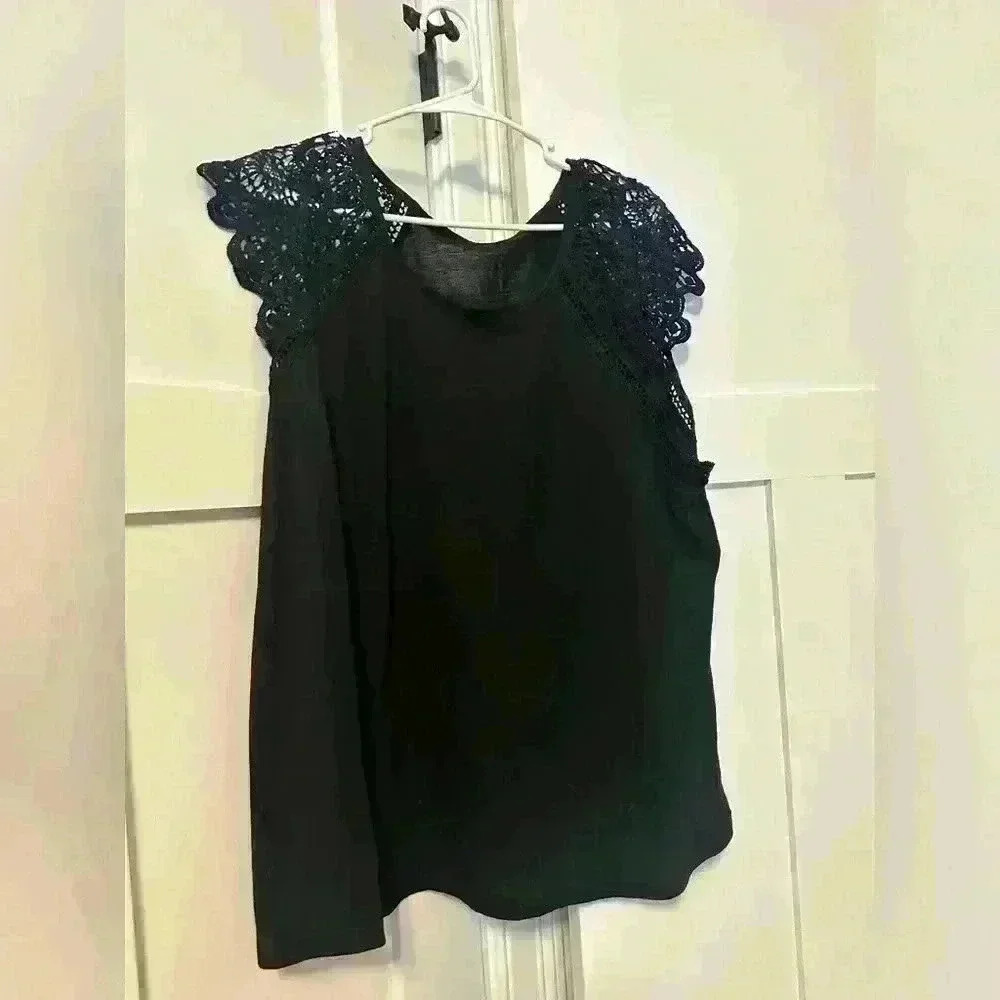 SHEIN EUC Top Fits Like An XL